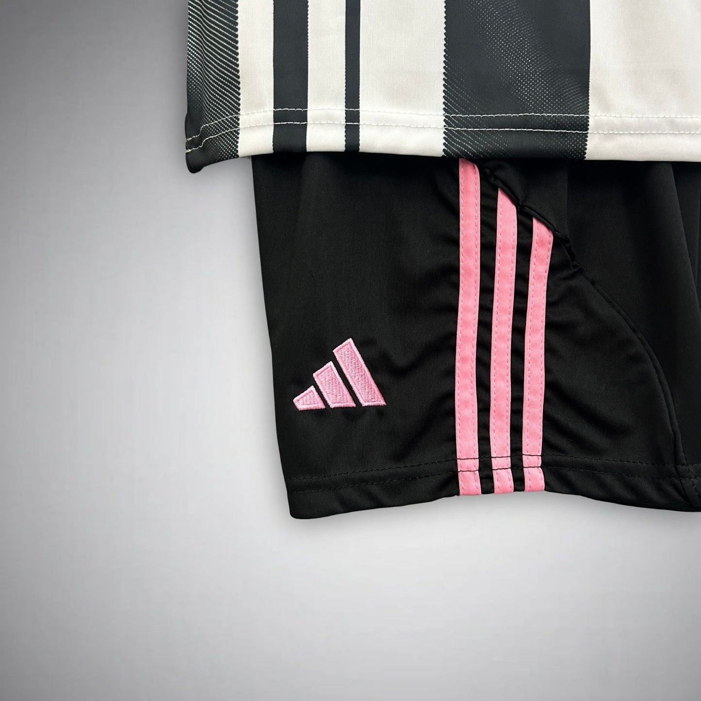 25/26 Juventus Home Kids Size Kit - Premium Quality Kits at Football Monarch